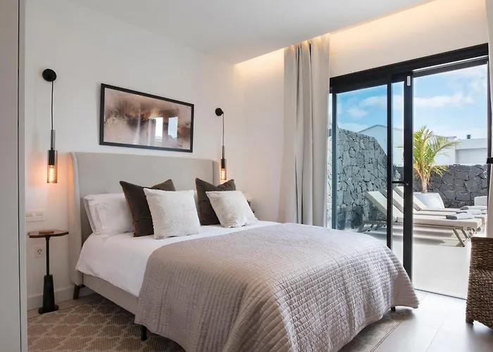 Luxurious Acebo 4 Bed, 4 Bath, Private Pool * Playa Blanca (Lanzarote)