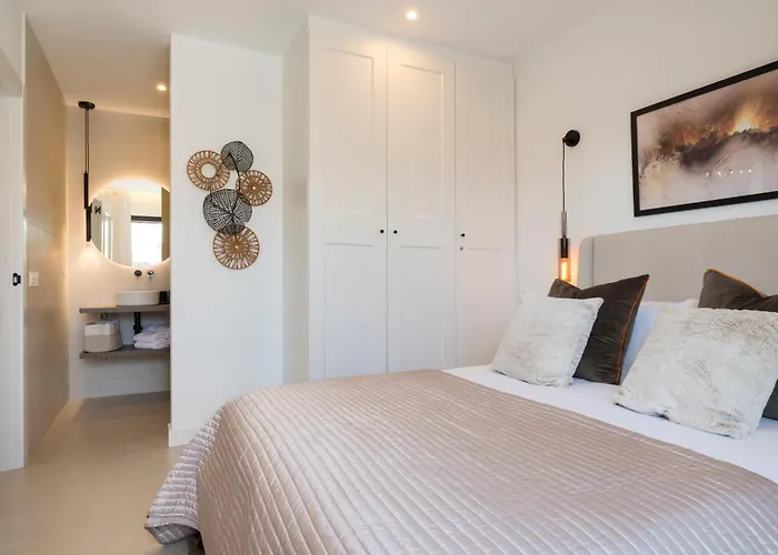 Luxurious Acebo 4 Bed, 4 Bath, Private Pool