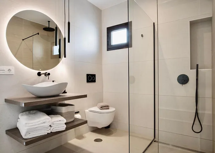 Luxurious Acebo 4 Bed, 4 Bath, Private Pool Villa