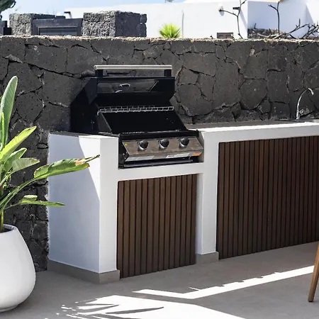 Luxurious Acebo 4 Bed, 4 Bath, Private Pool Playa Blanca (Lanzarote)