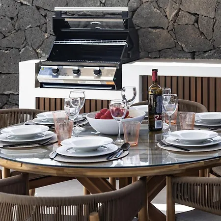 Luxurious Acebo 4 Bed, 4 Bath, Private Pool * Playa Blanca (Lanzarote)