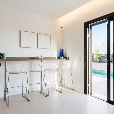 Luxurious Acebo 4 Bed, 4 Bath, Private Pool プラヤ・ブランカ