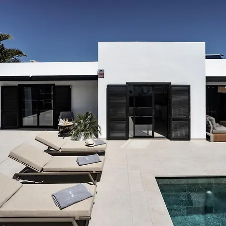 Luxurious Acebo 4 Bed, 4 Bath, Private Pool プラヤ・ブランカ