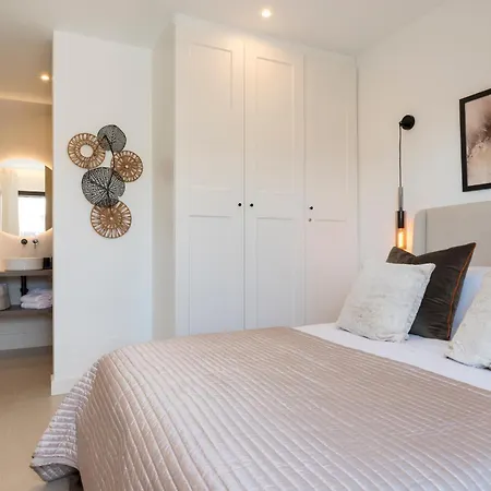 Luxurious Acebo 4 Bed, 4 Bath, Private Pool