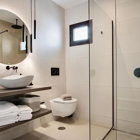 Luxurious Acebo 4 Bed, 4 Bath, Private Pool Vila