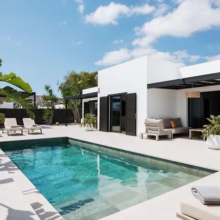 Luxurious Acebo 4 Bed, 4 Bath, Private Pool Playa Blanca (Lanzarote)