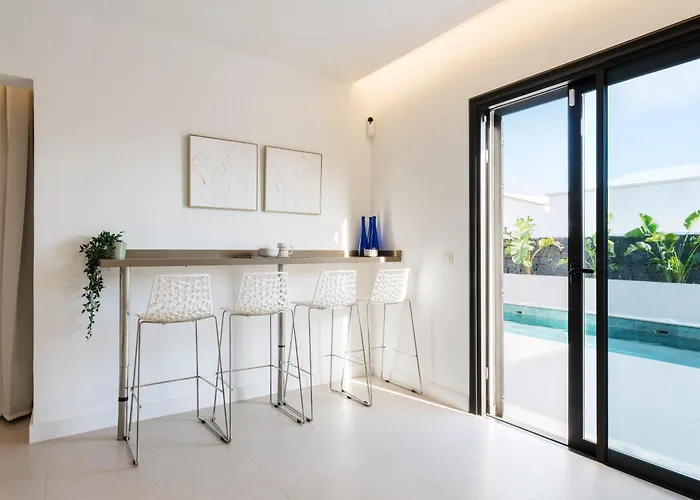 Luxurious Acebo 4 Bed, 4 Bath, Private Pool פלאיה בלנקה