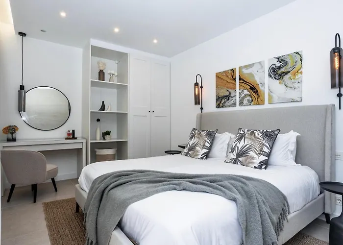 Luxurious Acebo 4 Bed, 4 Bath, Private Pool プラヤ・ブランカ