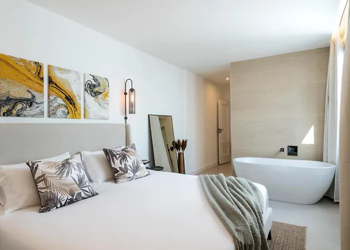 Luxurious Acebo 4 Bed, 4 Bath, Private Pool *