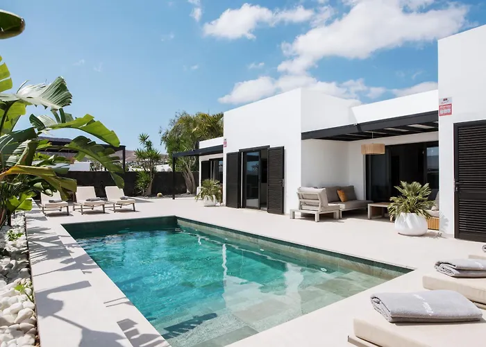 Luxurious Acebo 4 Bed, 4 Bath, Private Pool プラヤ・ブランカ