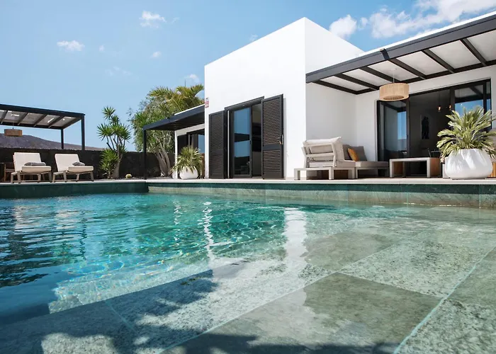 Luxurious Acebo 4 Bed, 4 Bath, Private Pool * プラヤ・ブランカ