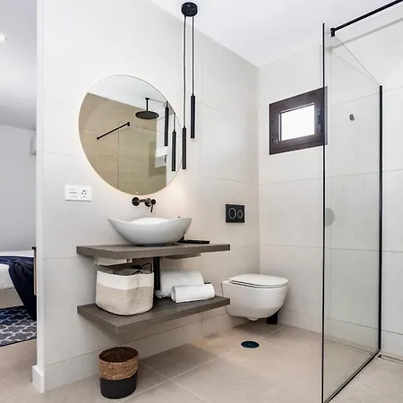 Luxurious Acebo 4 Bed, 4 Bath, Private Pool Villa Playa Blanca (Lanzarote)