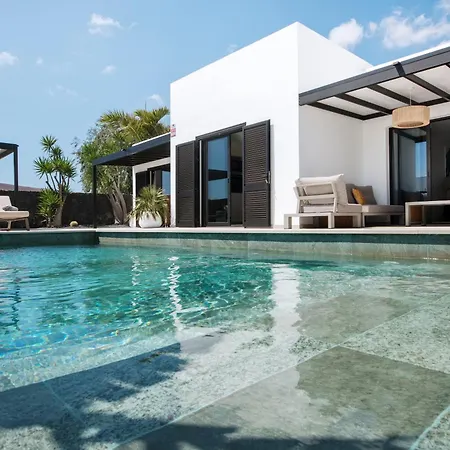 Luxurious Acebo 4 Bed 4 Bath Private Pool * Playa Blanca (Lanzarote)